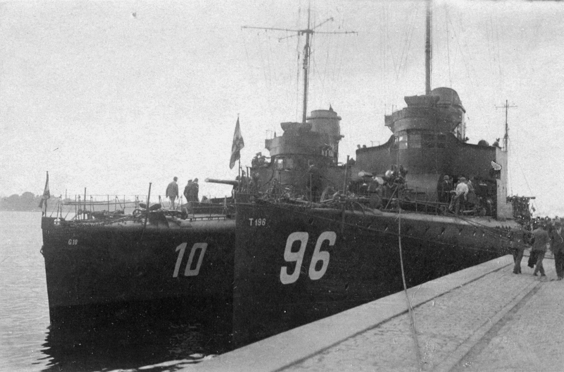 G10